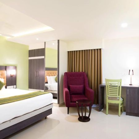 Olive Tree Hotel Vijayawāda Extérieur photo